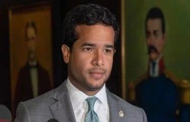 Omar Fernández critica rapidez en aumento de impuestos y lentitud en alivios fiscales