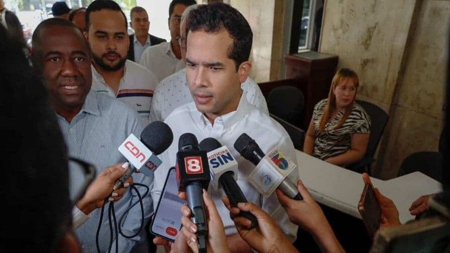 Omar Fernández critica la reforma policial y pide justicia por muerte de joven