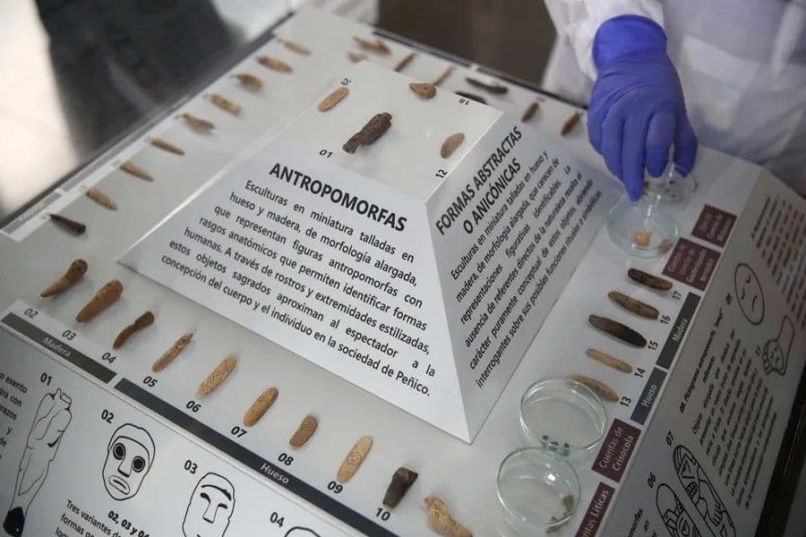 Descubren 43 figuras milenarias de la civilización Caral en Perú