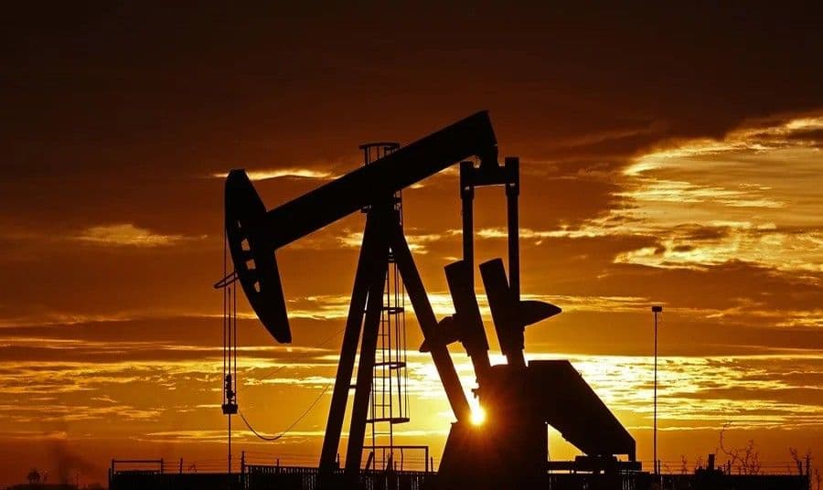 El petróleo de Texas sube un 2,2% impulsado por tensiones entre EE.UU. e Irán