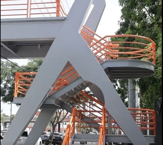 Rehabilitan puente peatonal en avenida Ortega y Gasset
