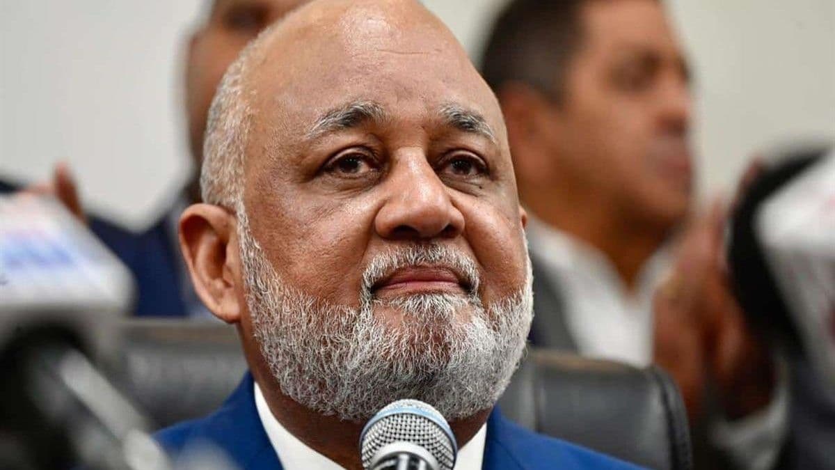 Aplazan juicio contra Ángel Martínez por querella de Roberto Fulcar