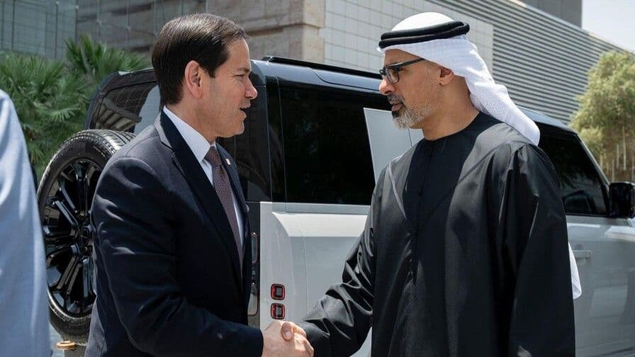 Trump asegura que Irán solicitó reunión en Doha; Teherán lo desmiente