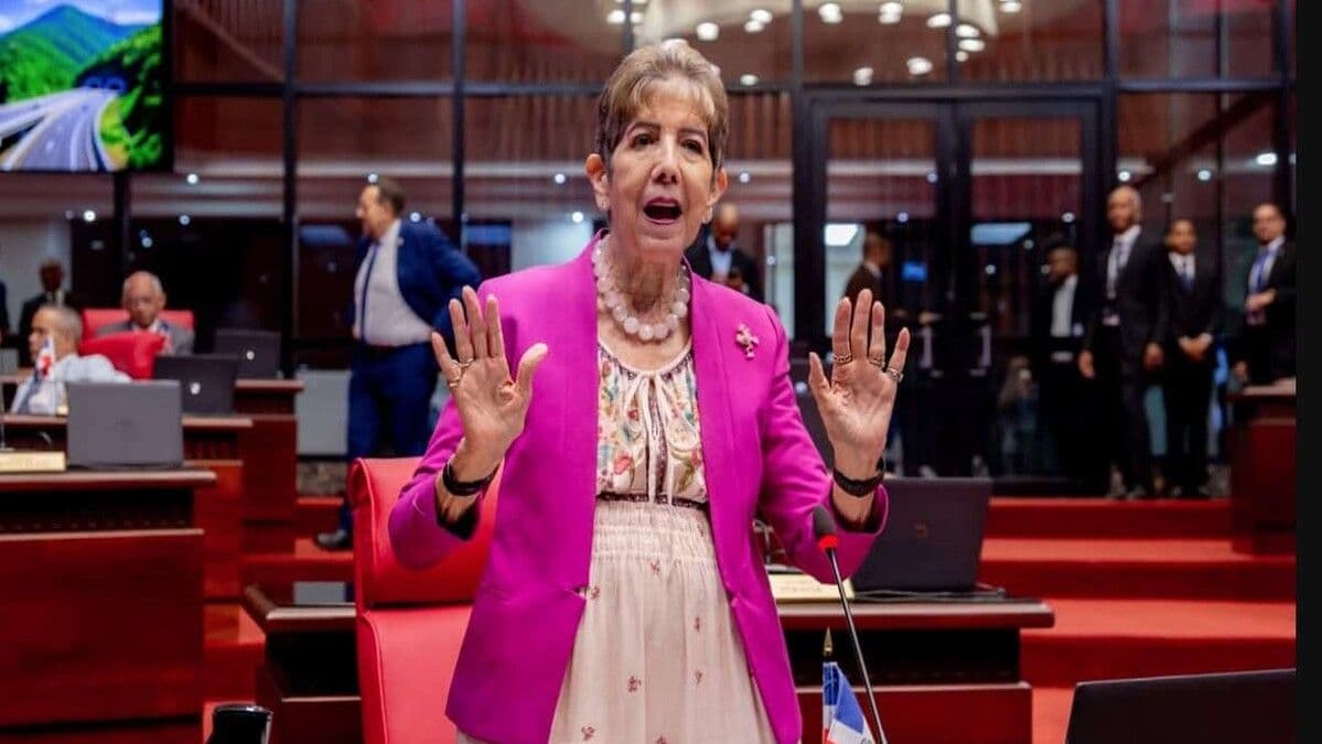 Senadora Ginnette Bournigal defiende a la Policía Nacional