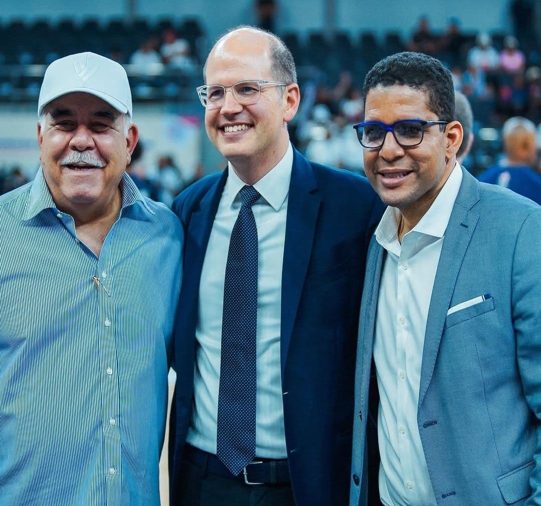 Ejecutivos de FIBA visitan República Dominicana para partido contra Estados Unidos