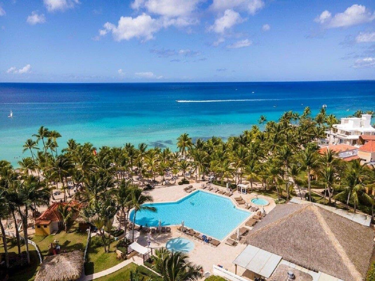 Viva Dominicus Beach reabre parcialmente tras incendio